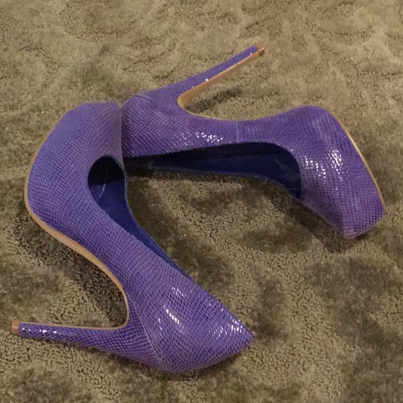 Heels - Picture 3 of 3